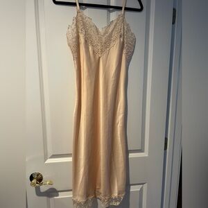 Wacoal Vintage Peach Lace Satin Women’s Slip Sz S